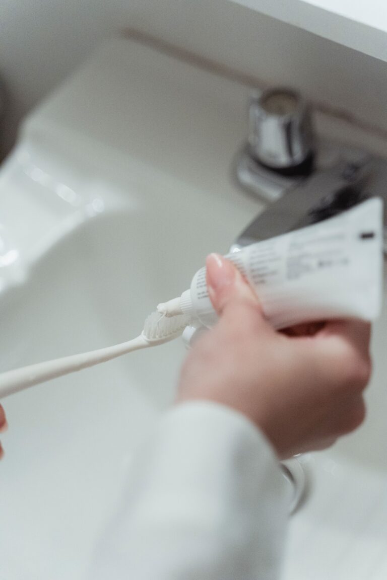 무삭제 라미네이트 크라운 차이, 치아삭제·씌우는 범위와 치료 목적 비교